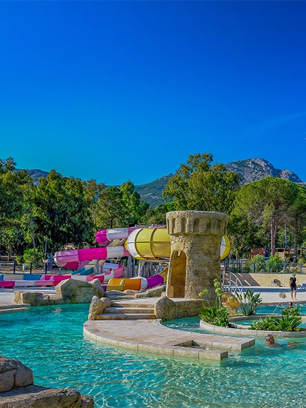 ambiance ludique et relaxante des parcs aquatiques