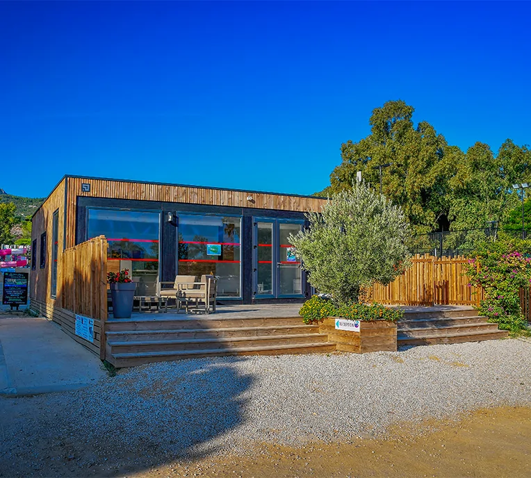 autour du snack et de la reception camping bella vista