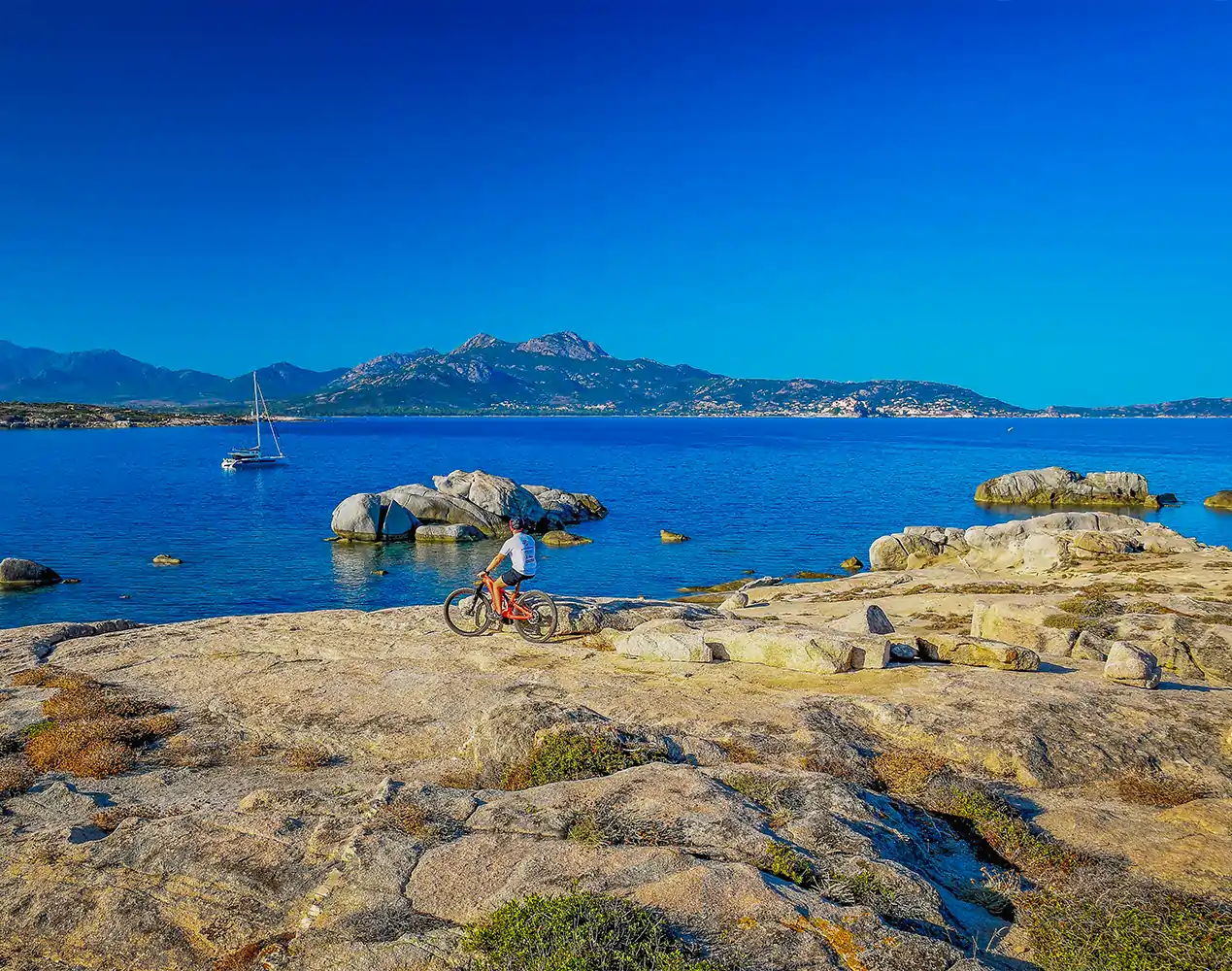camping en bord de mer la corse vous ouvre les bras