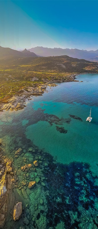 la mer turquoise de l ile de beaute