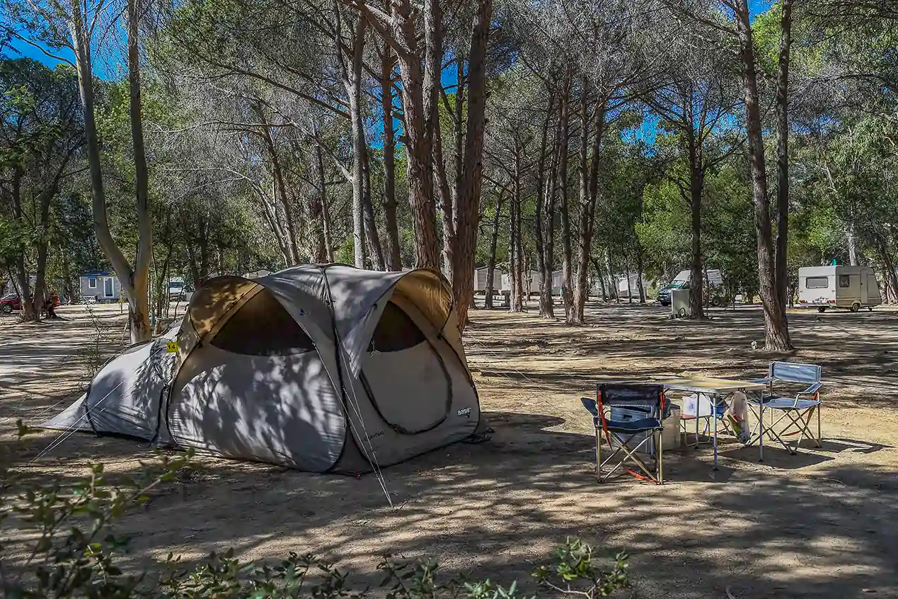 nos emplacements pour tentes a louer a calvi camping bella vista