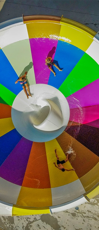 rigolade dans nos espaces aquatiques avec toboggans en corse