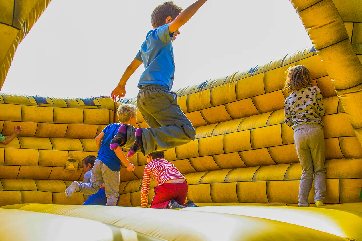 structures gonflables en corse camping bella vista