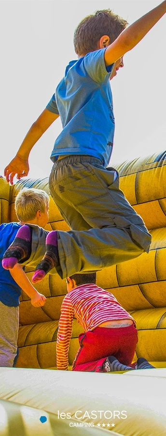 sauts glissades rebonds et fous rires pastilles logo